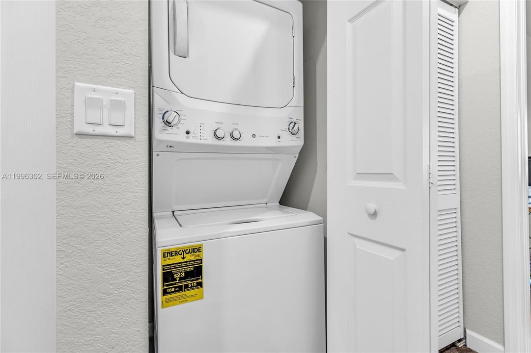 For Sale: $445,000 (2 beds, 2 baths, 1441 Square Feet)