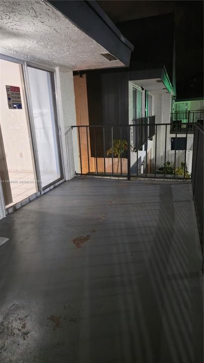 Под контрактом: $1,800 (2 спален, 1 ванн, 775 Квадратных фут)