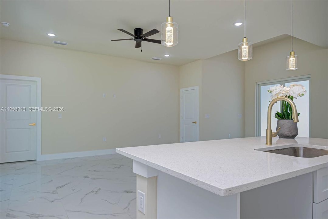 For Sale: $329,900 (3 beds, 2 baths, 1632 Square Feet)