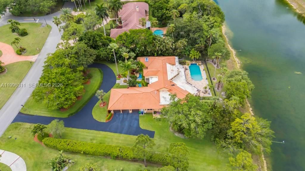 На продажу: $1,799,000 (6 спален, 5 ванн, 3964 Квадратных фут)
