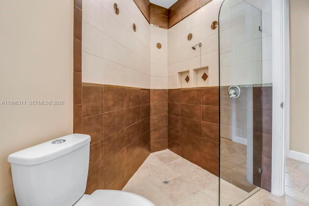 На продажу: $1,799,000 (6 спален, 5 ванн, 3964 Квадратных фут)