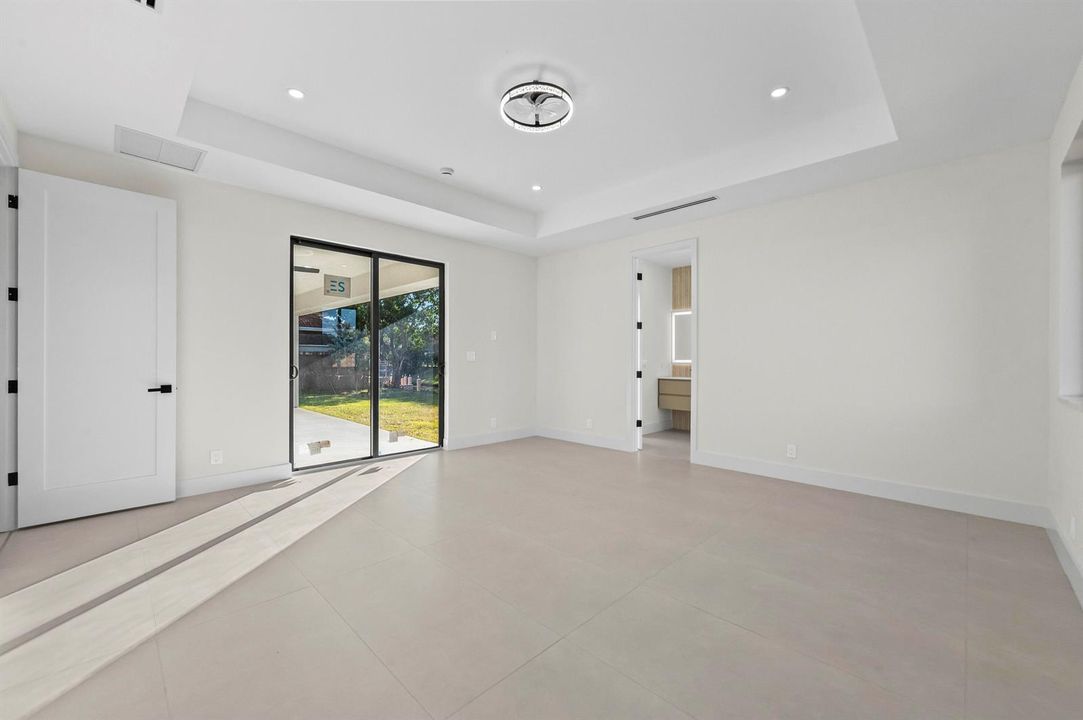 33 Master Bedroom 02