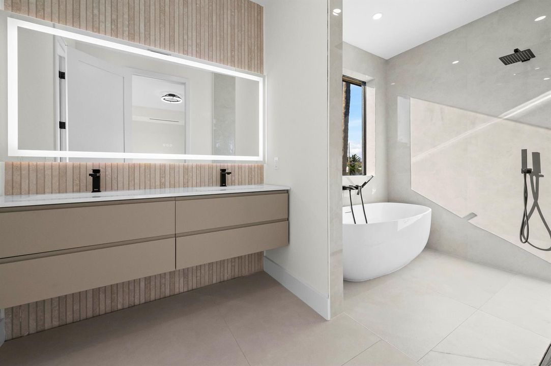 37 Bathroom 02
