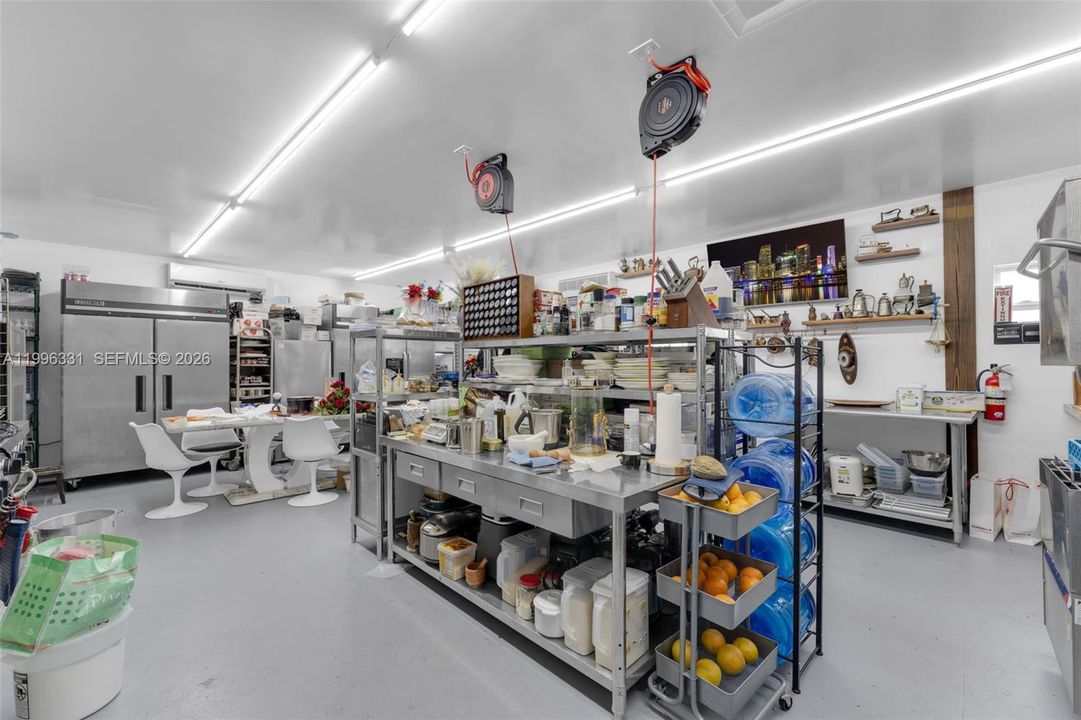 FULL SERVICE KITCHEN