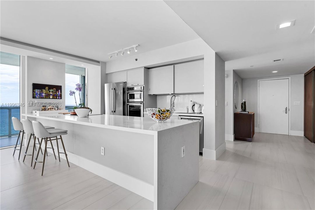 For Rent: $18,500 (3 beds, 3 baths, 2065 Square Feet)