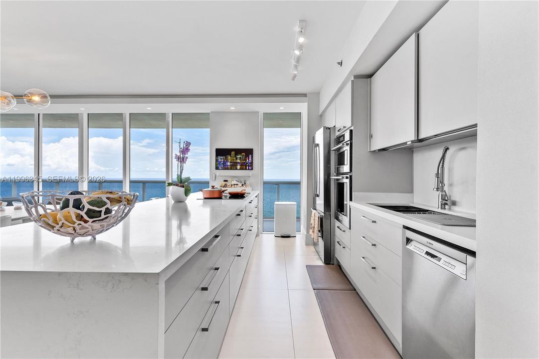 For Rent: $18,500 (3 beds, 3 baths, 2065 Square Feet)