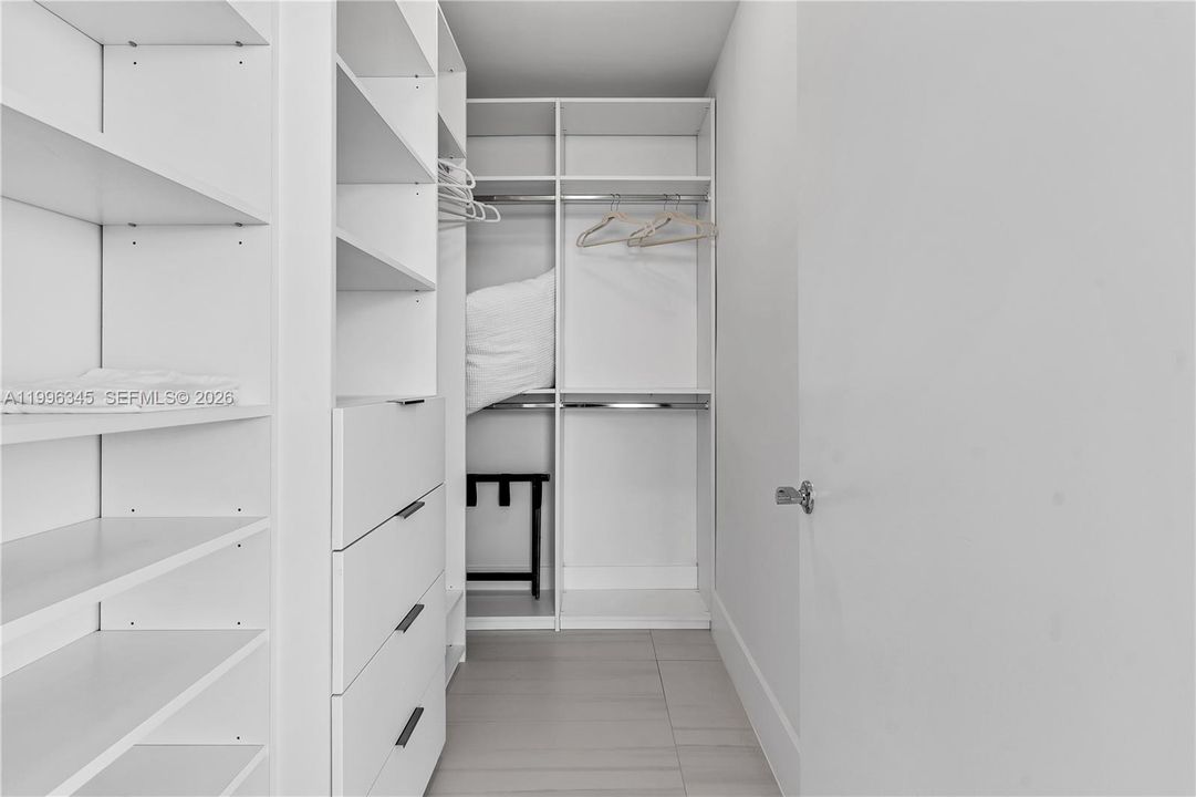 For Rent: $18,500 (3 beds, 3 baths, 2065 Square Feet)