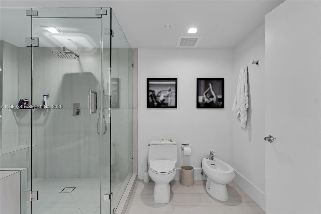 For Rent: $18,500 (3 beds, 3 baths, 2065 Square Feet)