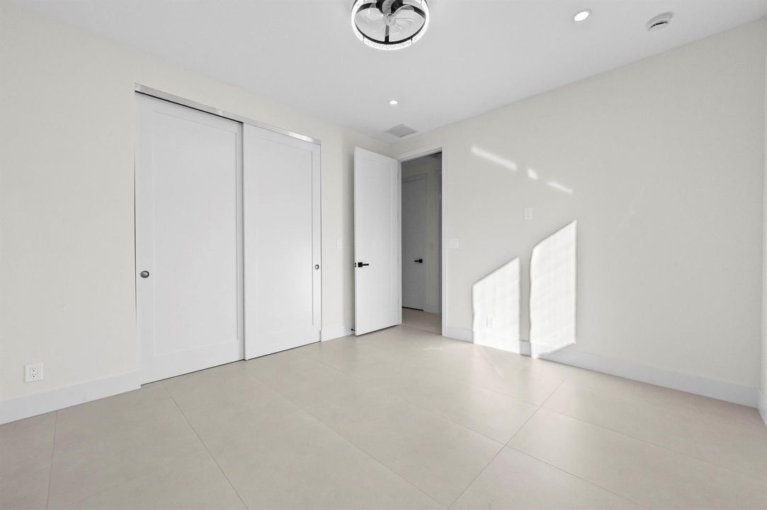 20 Bedroom 02