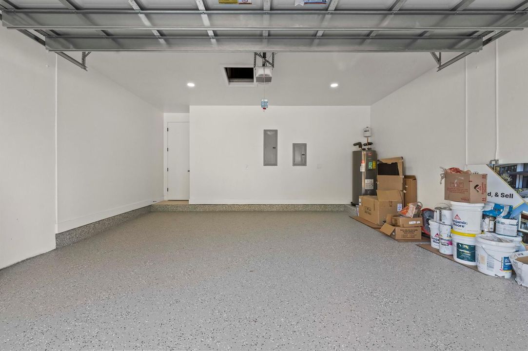 42 Storage Room 01