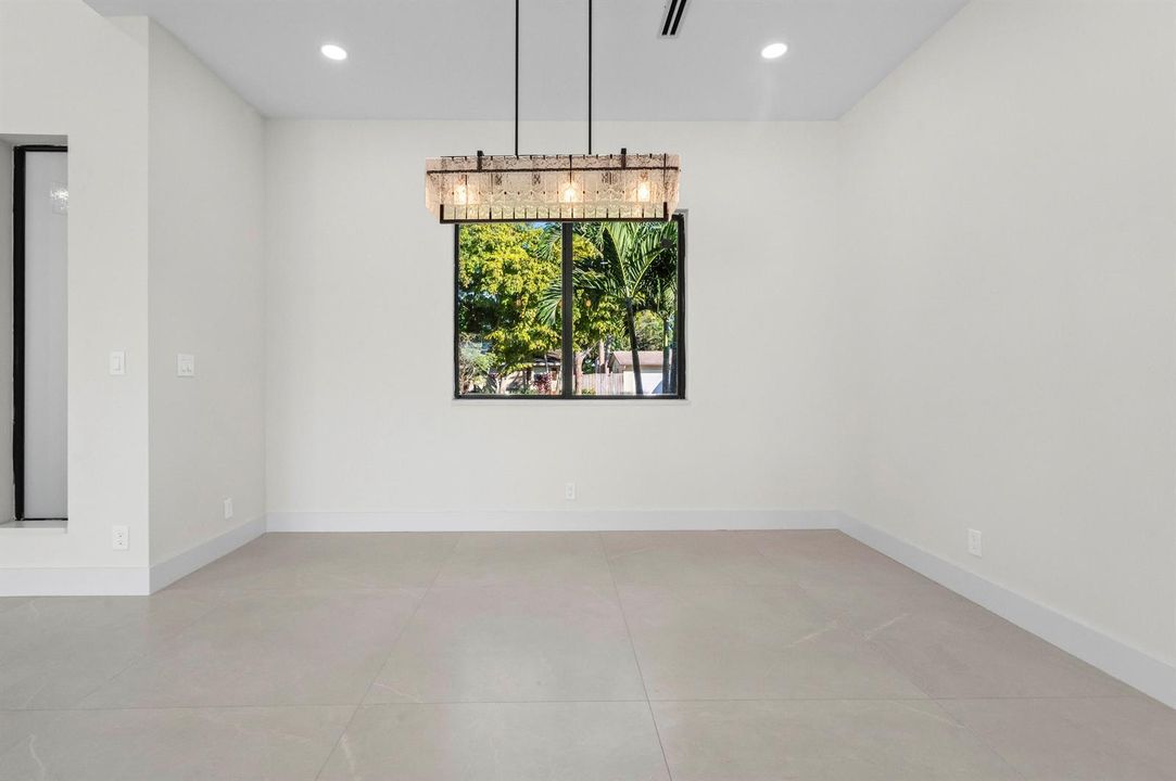 12 Dining Room 01
