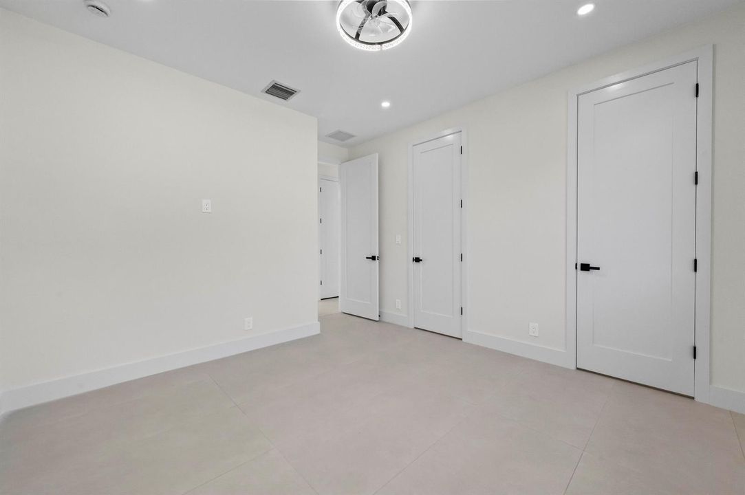 16 Bedroom 02