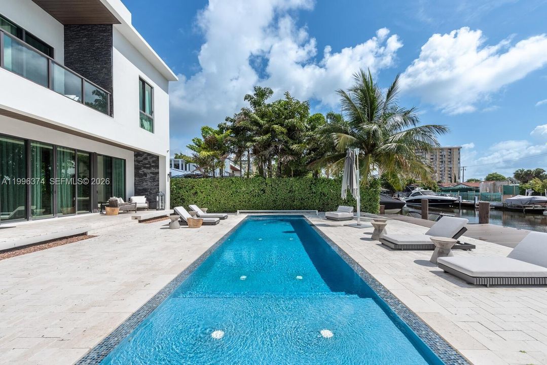 For Sale: $5,950,000 (8 beds, 8 baths, 4673 Square Feet)