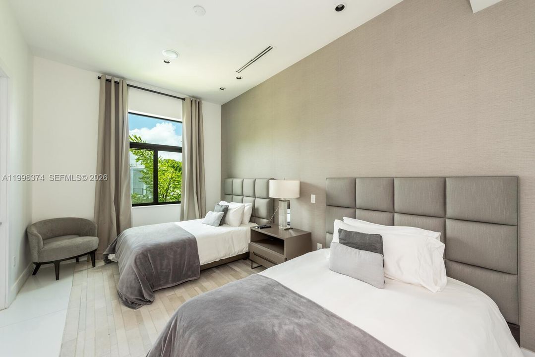 For Sale: $5,950,000 (8 beds, 8 baths, 4673 Square Feet)