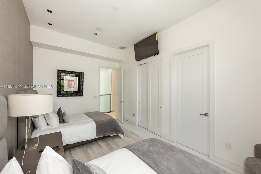 For Sale: $5,950,000 (8 beds, 8 baths, 4673 Square Feet)