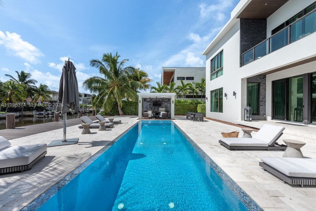 For Sale: $5,950,000 (8 beds, 8 baths, 4673 Square Feet)