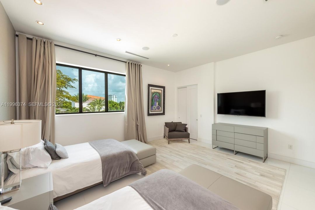 For Sale: $5,950,000 (8 beds, 8 baths, 4673 Square Feet)