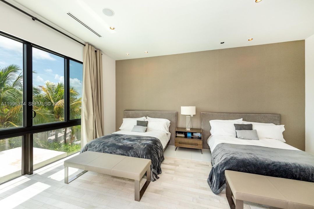 For Sale: $5,950,000 (8 beds, 8 baths, 4673 Square Feet)