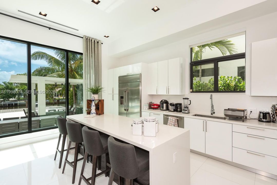 For Sale: $5,950,000 (8 beds, 8 baths, 4673 Square Feet)