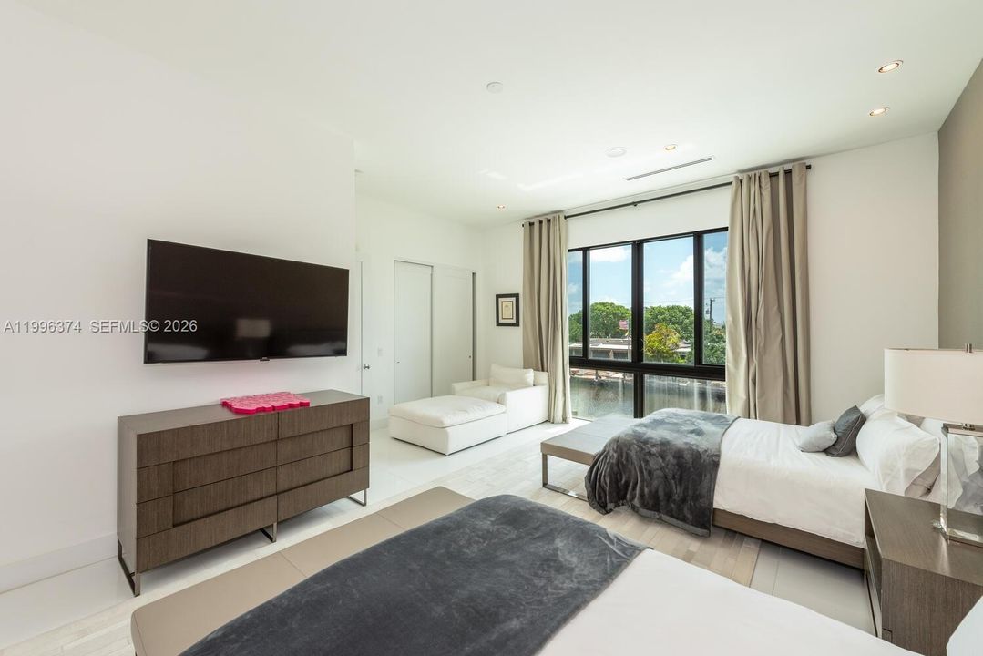 For Sale: $5,950,000 (8 beds, 8 baths, 4673 Square Feet)