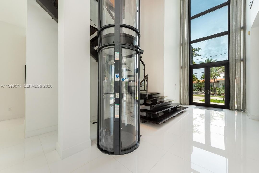 For Sale: $5,950,000 (8 beds, 8 baths, 4673 Square Feet)