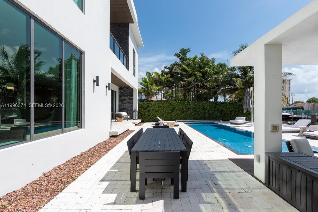 For Sale: $5,950,000 (8 beds, 8 baths, 4673 Square Feet)