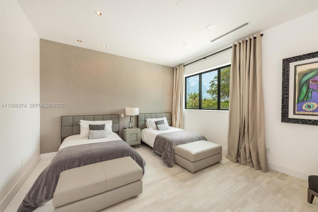 For Sale: $5,950,000 (8 beds, 8 baths, 4673 Square Feet)