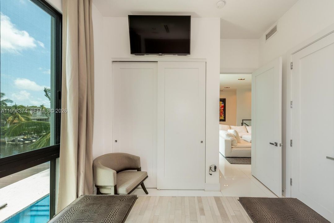 For Sale: $5,950,000 (8 beds, 8 baths, 4673 Square Feet)