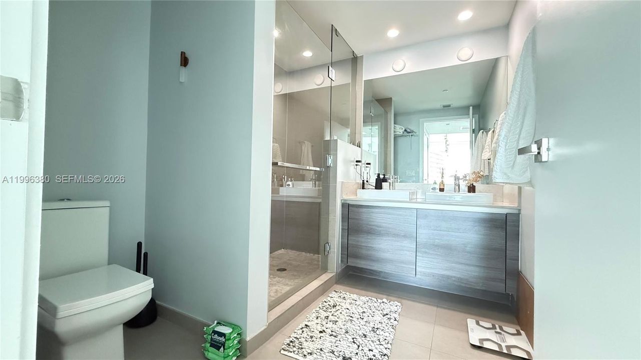 For Sale: $915,000 (2 beds, 2 baths, 1134 Square Feet)