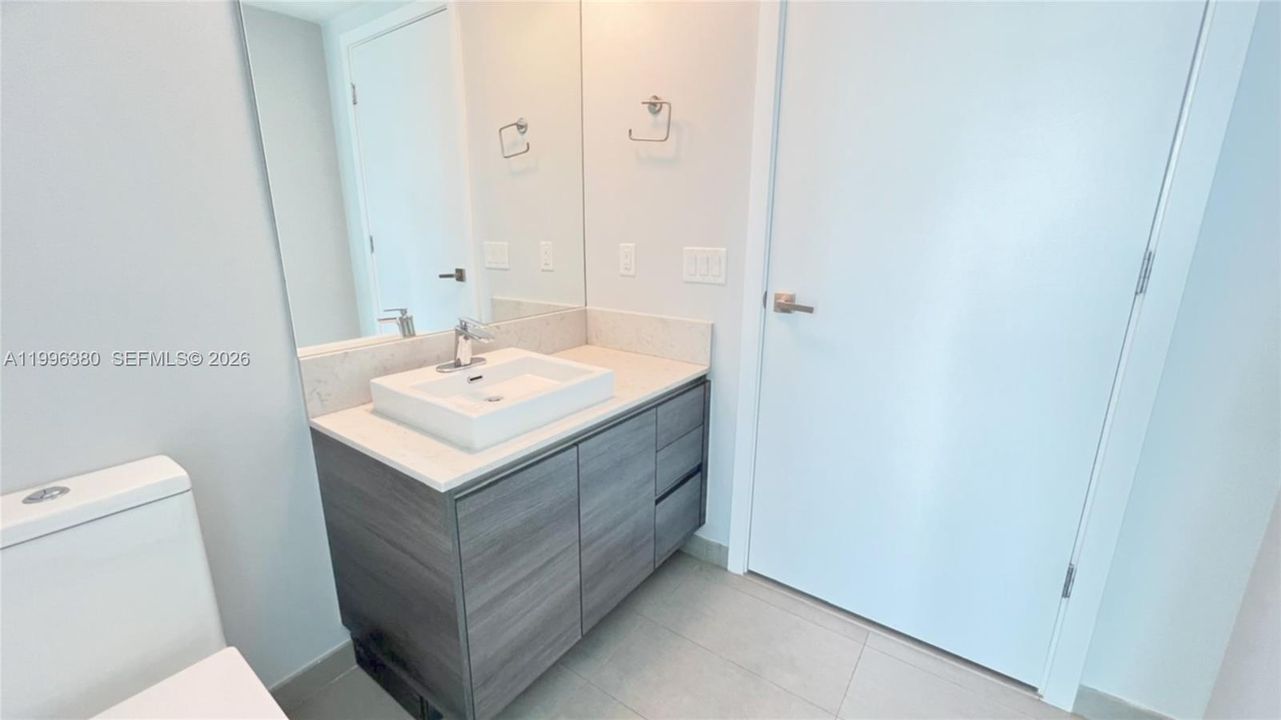 For Sale: $915,000 (2 beds, 2 baths, 1134 Square Feet)