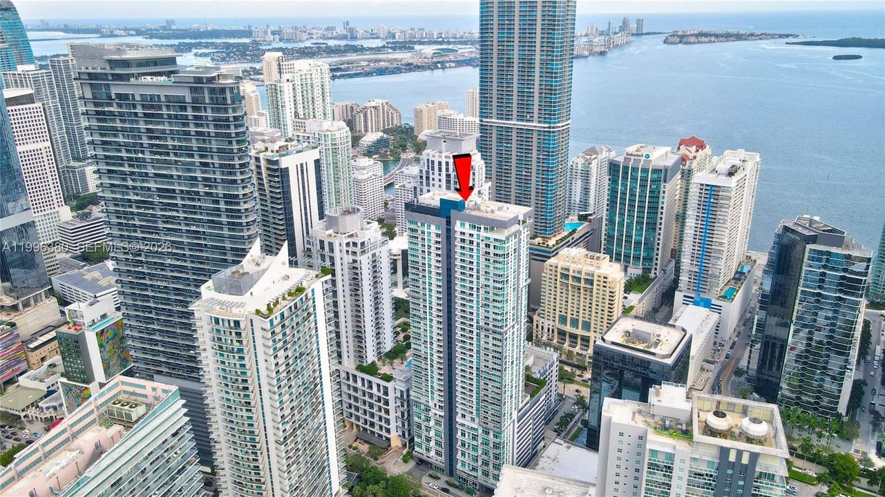 For Sale: $915,000 (2 beds, 2 baths, 1134 Square Feet)