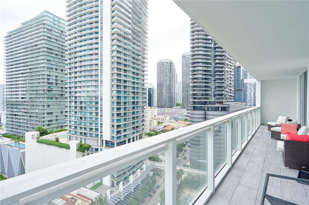 For Sale: $915,000 (2 beds, 2 baths, 1134 Square Feet)