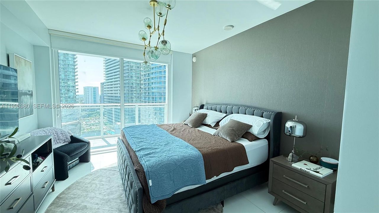 For Sale: $915,000 (2 beds, 2 baths, 1134 Square Feet)