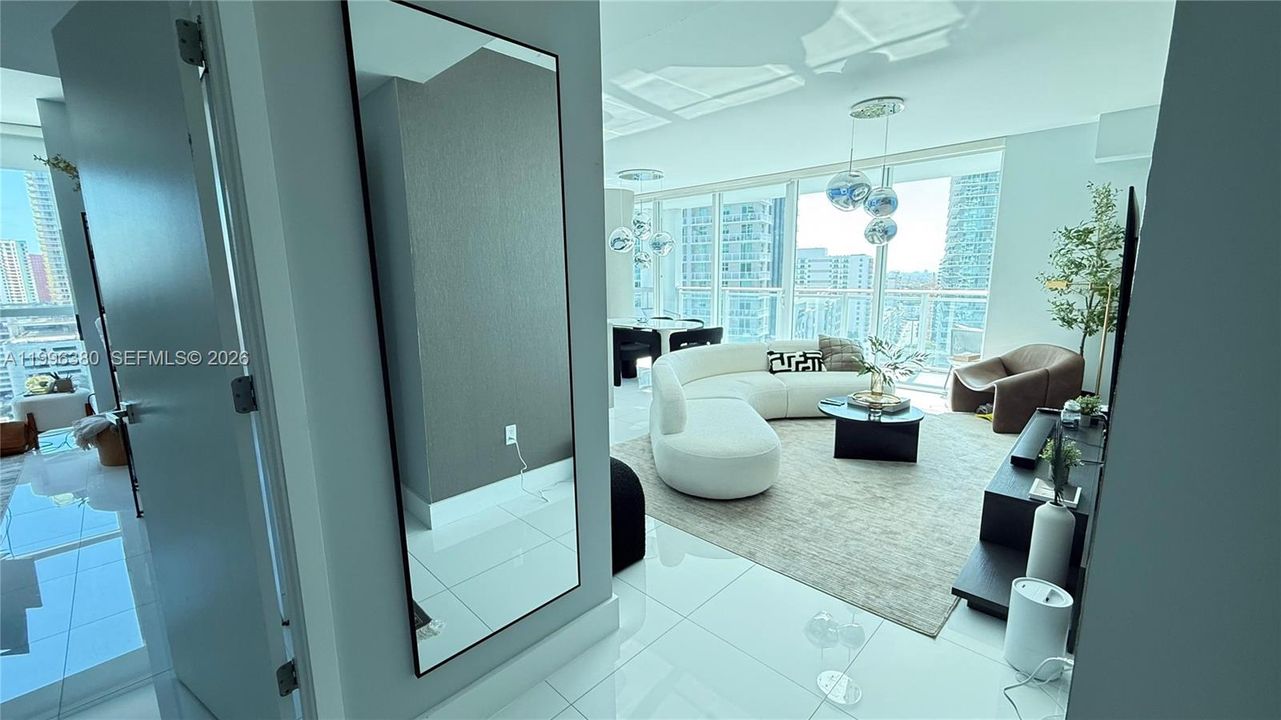 For Sale: $915,000 (2 beds, 2 baths, 1134 Square Feet)