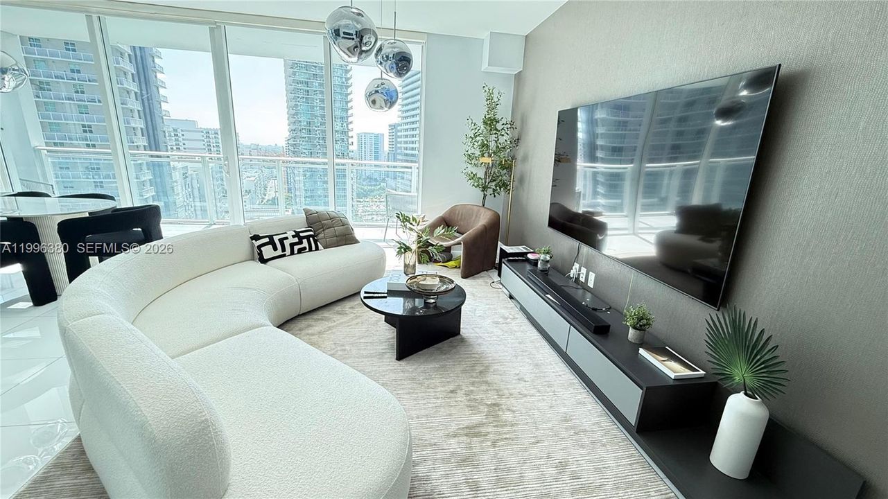 For Sale: $915,000 (2 beds, 2 baths, 1134 Square Feet)