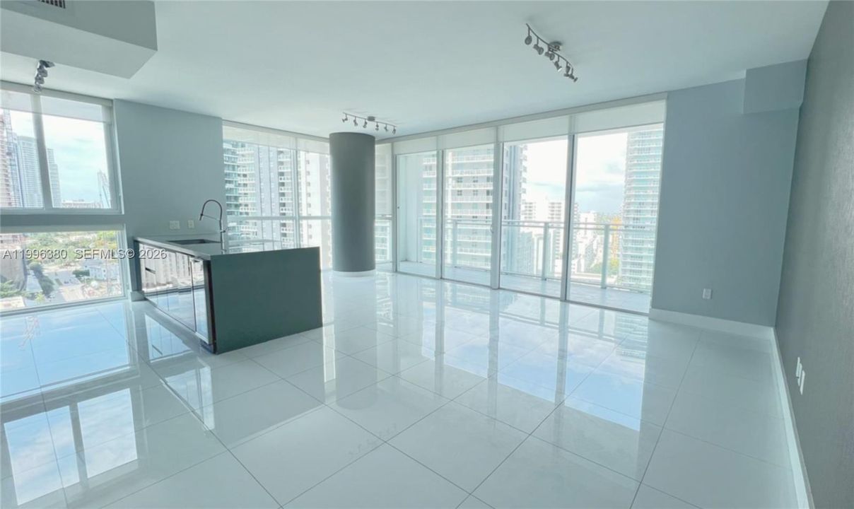 For Sale: $915,000 (2 beds, 2 baths, 1134 Square Feet)
