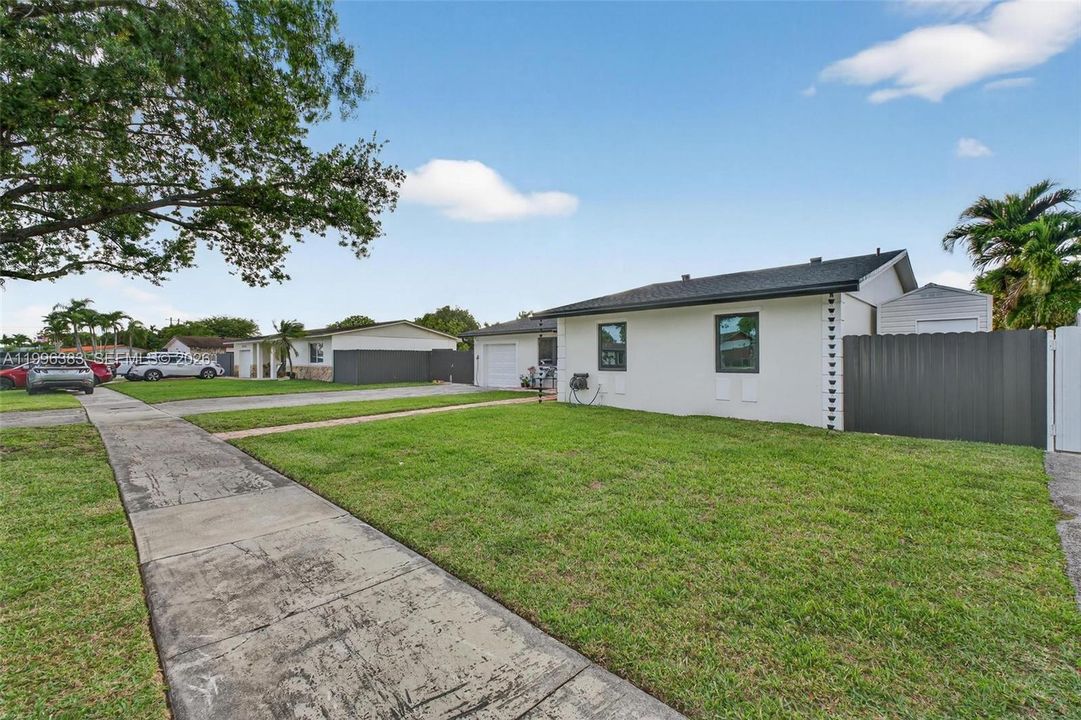 Recently Rented: $4,300 (3 beds, 2 baths, 1397 Square Feet)