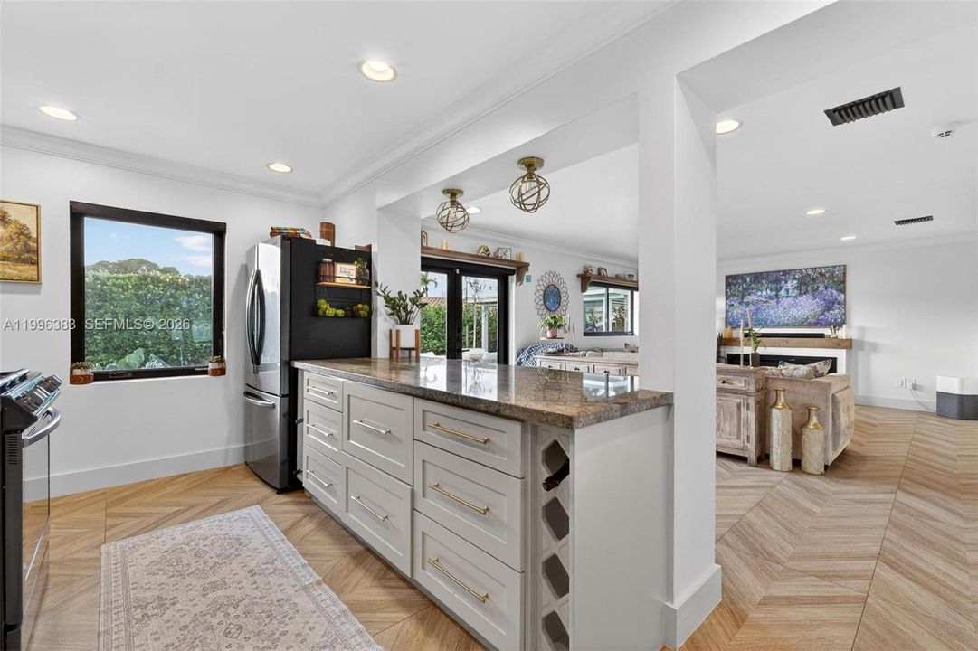Recently Rented: $4,300 (3 beds, 2 baths, 1397 Square Feet)