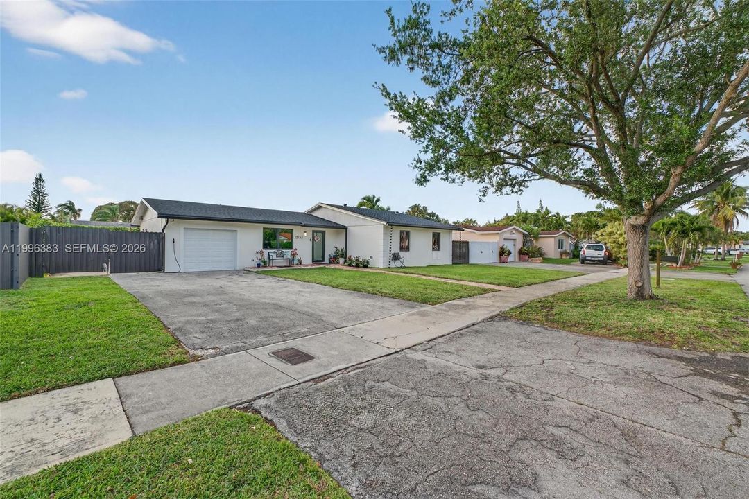 Recently Rented: $4,300 (3 beds, 2 baths, 1397 Square Feet)