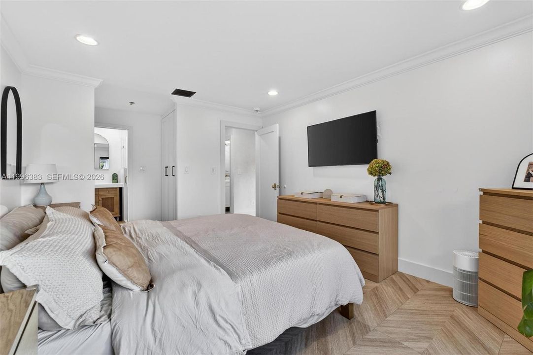 Recently Rented: $4,300 (3 beds, 2 baths, 1397 Square Feet)
