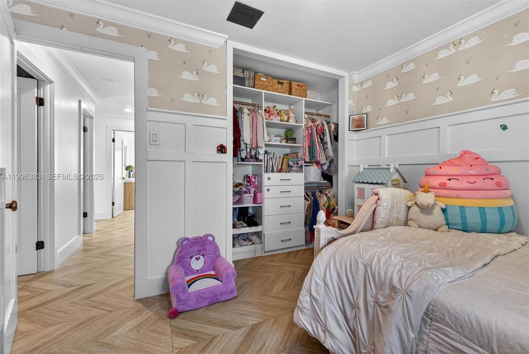 Recently Rented: $4,300 (3 beds, 2 baths, 1397 Square Feet)