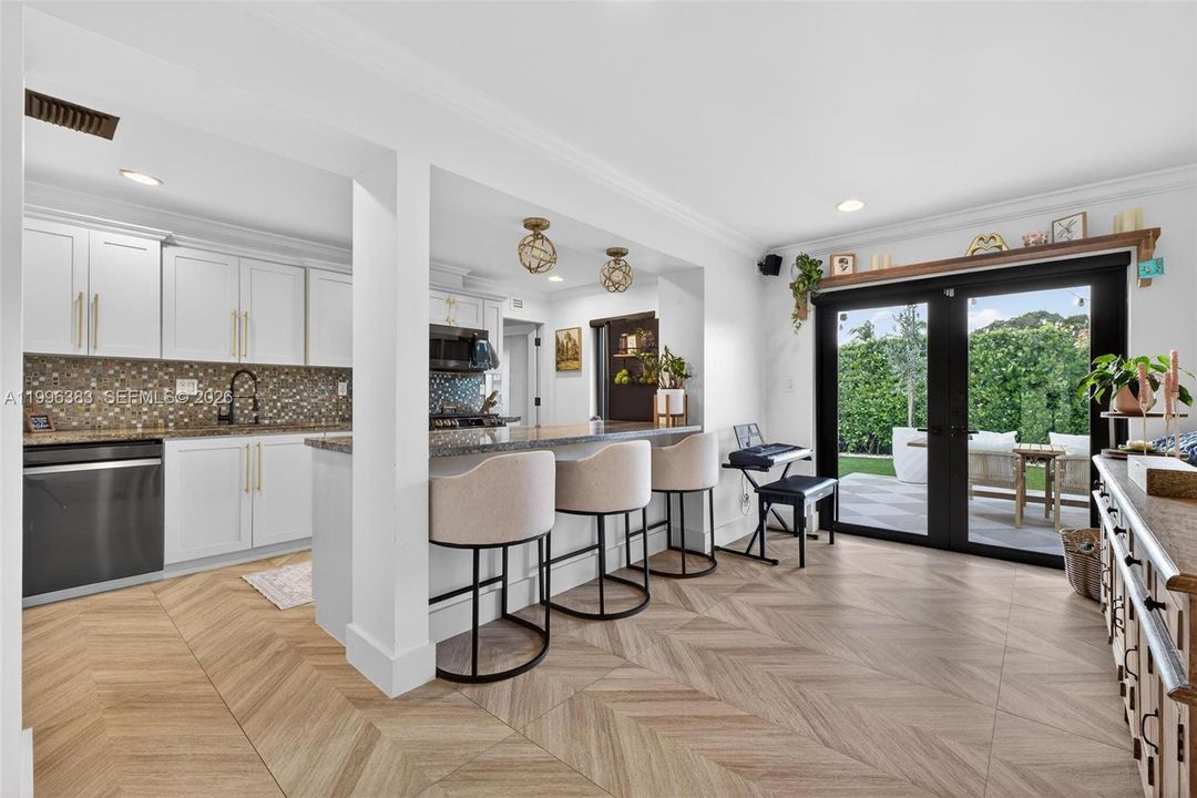 Recently Rented: $4,300 (3 beds, 2 baths, 1397 Square Feet)