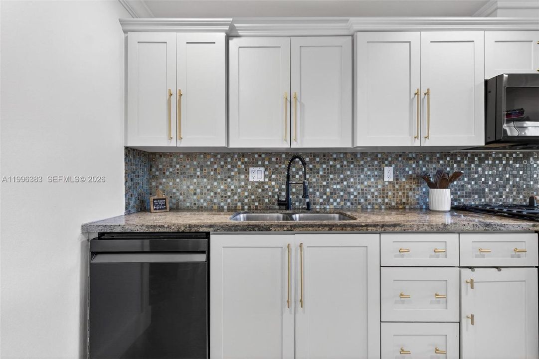 Recently Rented: $4,300 (3 beds, 2 baths, 1397 Square Feet)