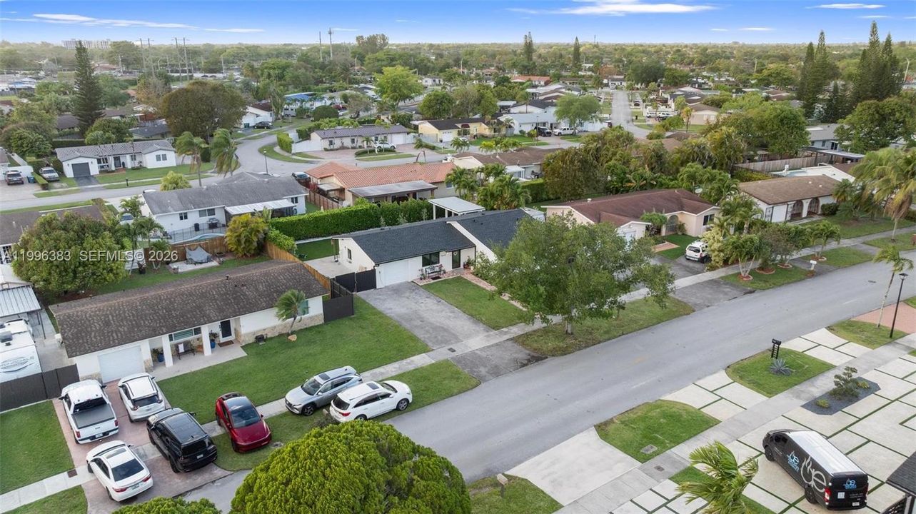 Recently Rented: $4,300 (3 beds, 2 baths, 1397 Square Feet)