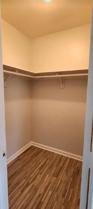 MASTER WALK IN CLOSET Capture