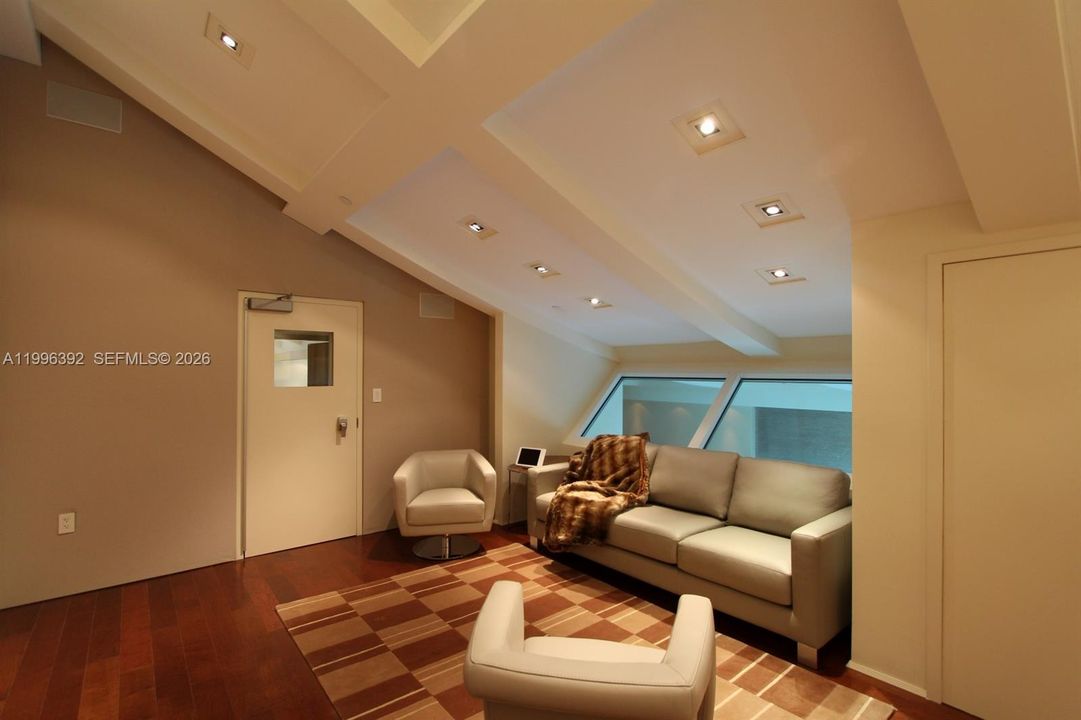 For Sale: $20,000,000 (4 beds, 4 baths, 4515 Square Feet)