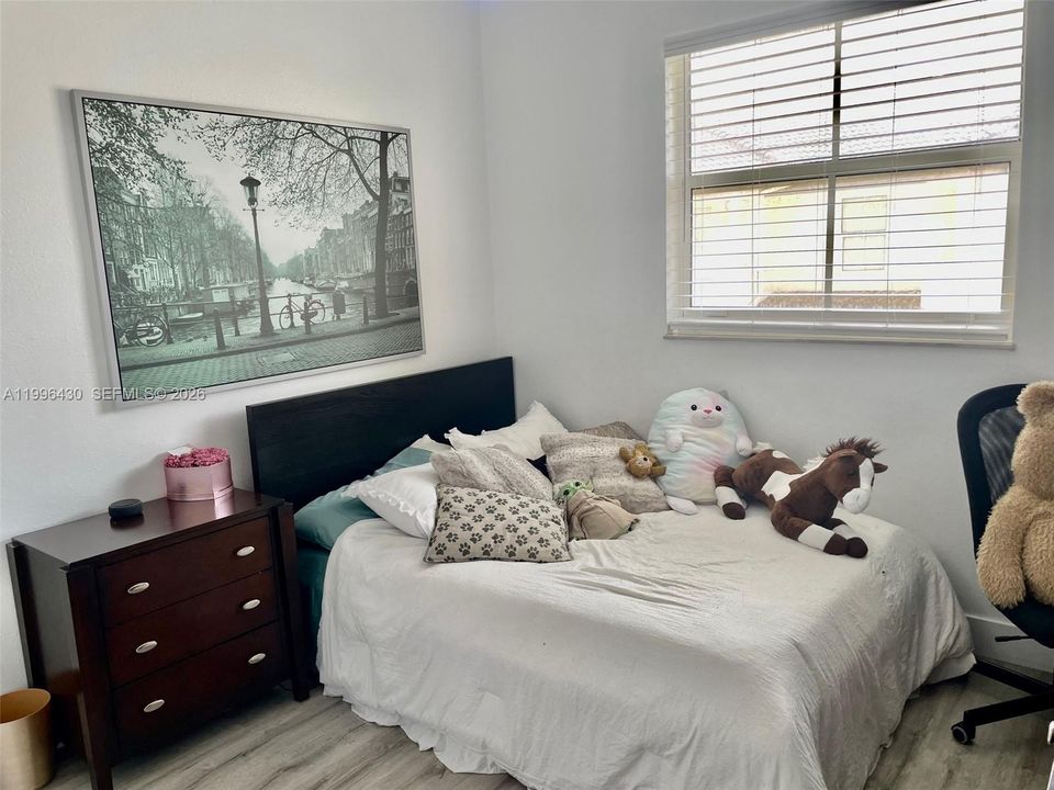 Active With Contract: $429,000 (3 beds, 2 baths, 1500 Square Feet)