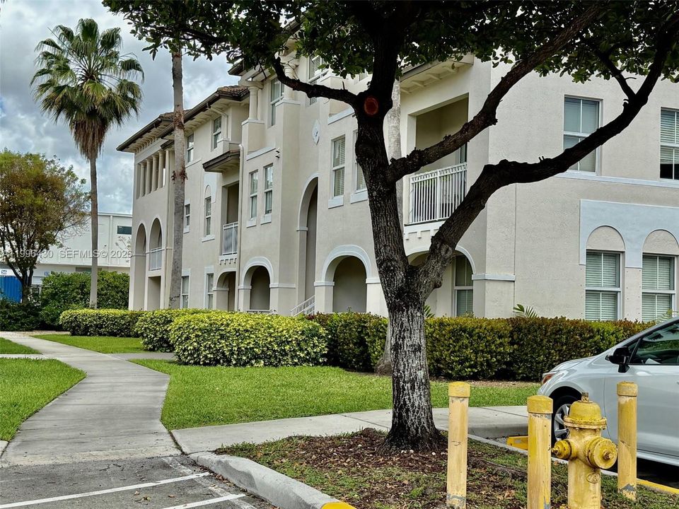 Active With Contract: $429,000 (3 beds, 2 baths, 1500 Square Feet)