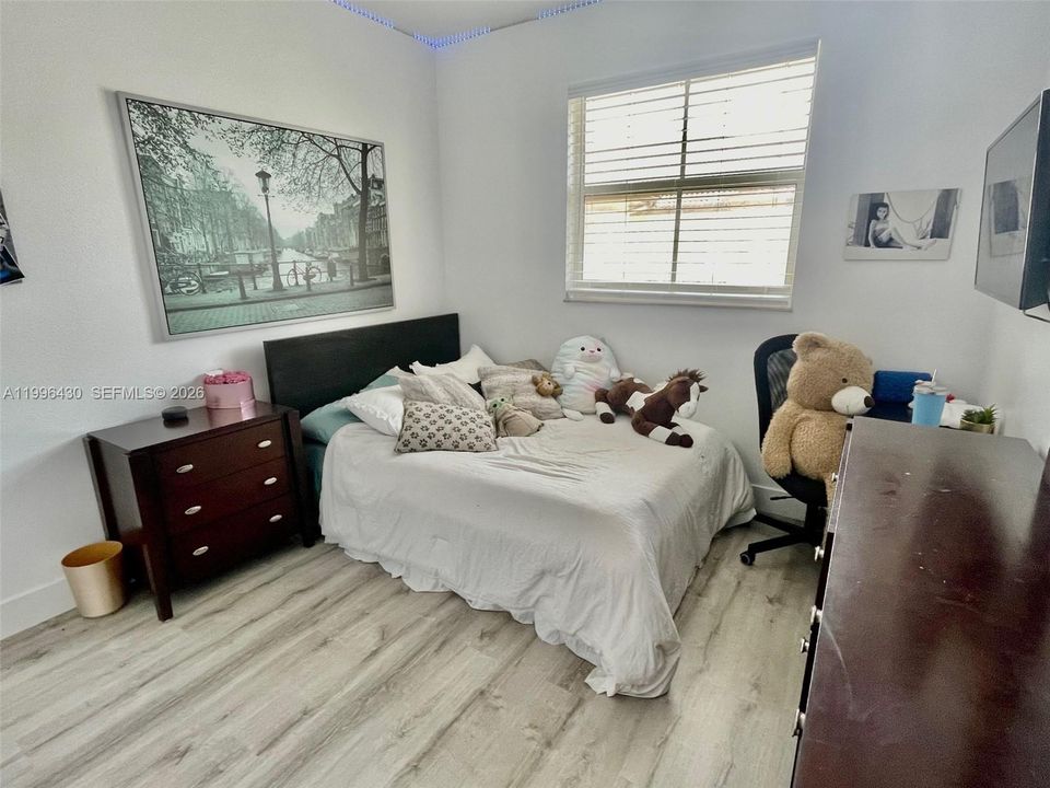 Active With Contract: $429,000 (3 beds, 2 baths, 1500 Square Feet)