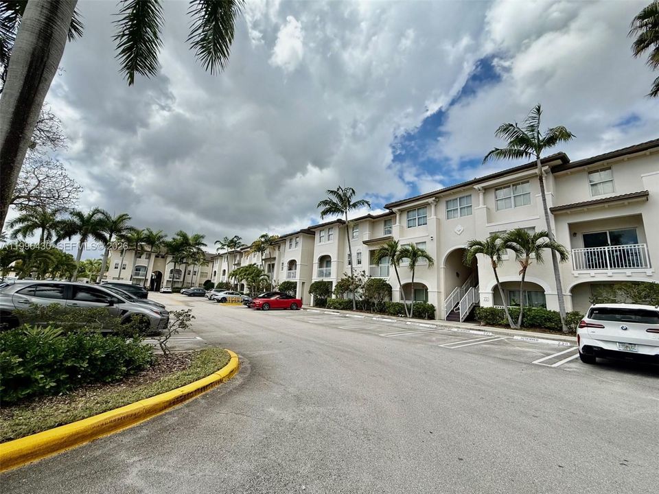 Active With Contract: $429,000 (3 beds, 2 baths, 1500 Square Feet)